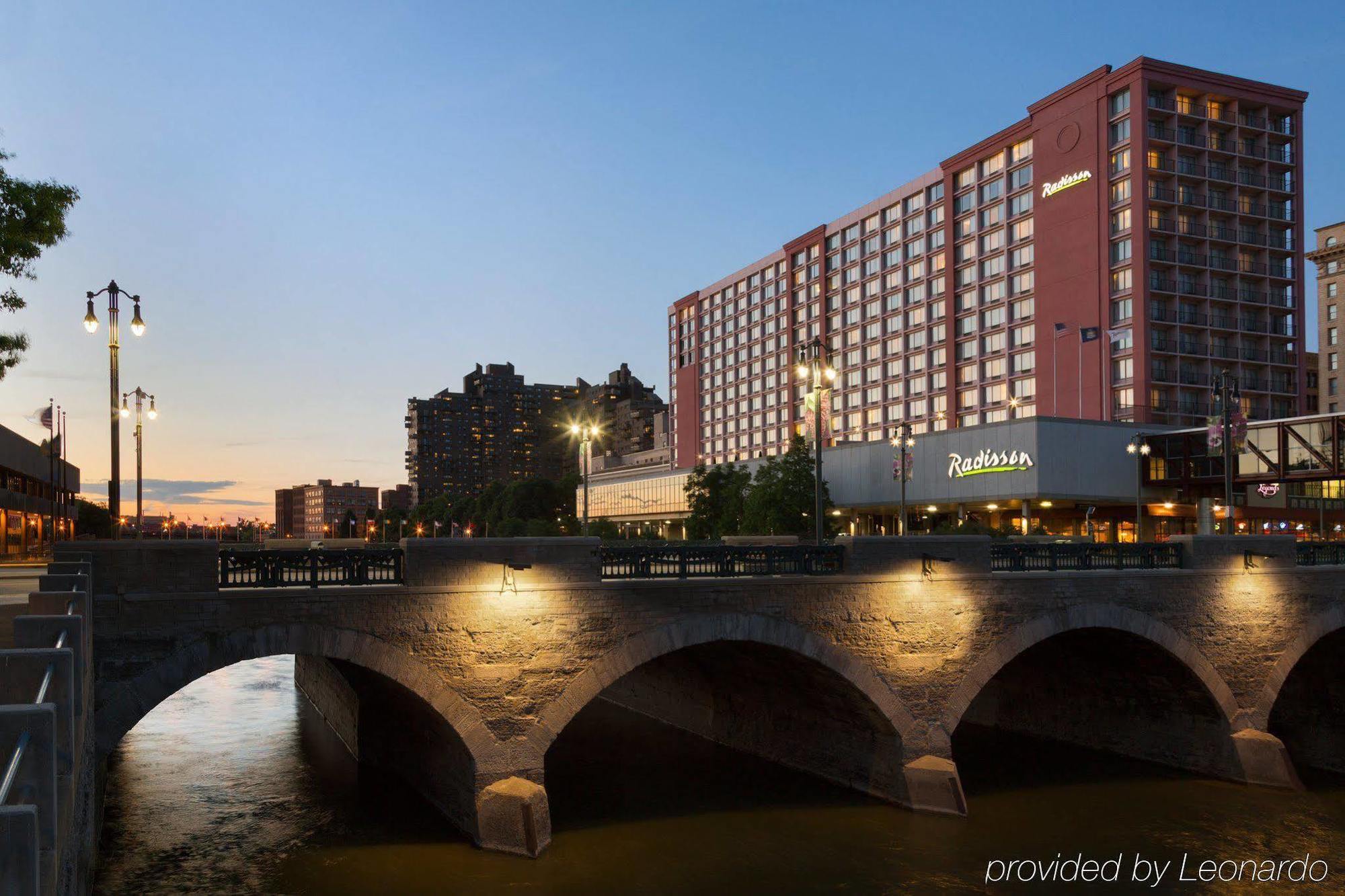 Rochester Riverside Hotel 外观 照片