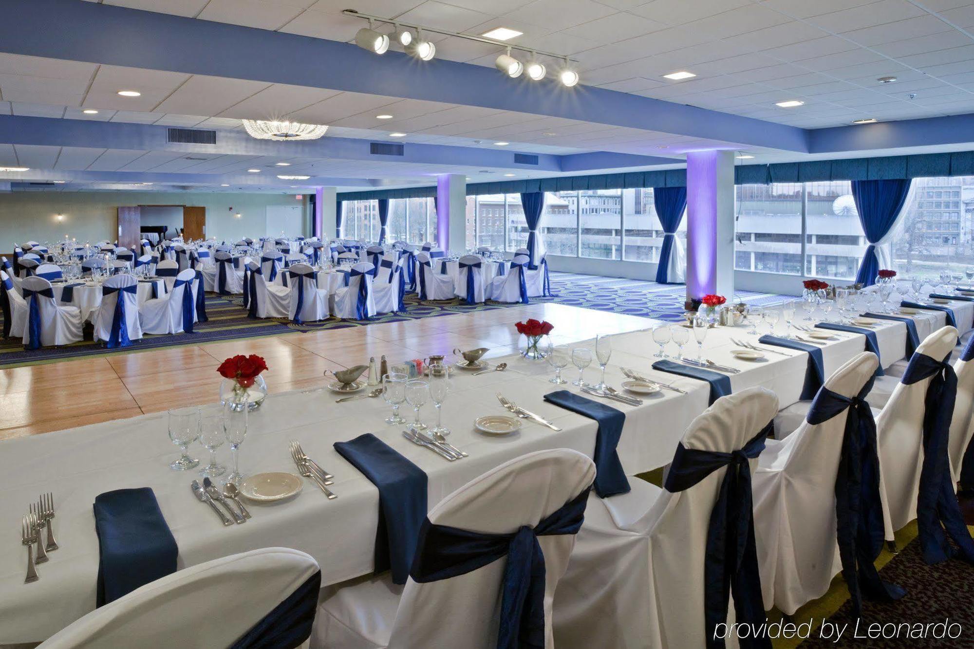 Rochester Riverside Hotel 餐厅 照片
